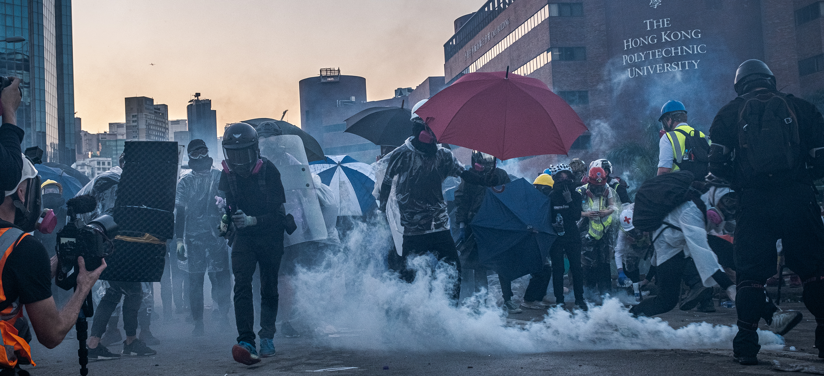 The struggle of memory against forgetting