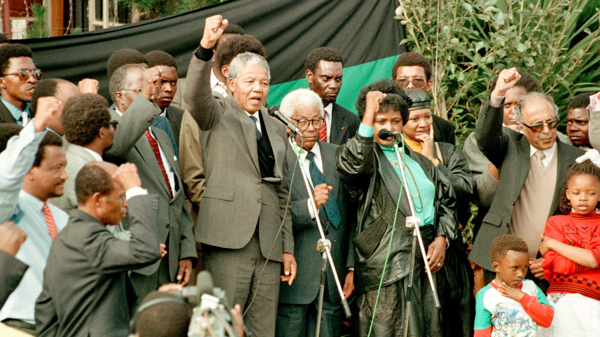 Dates That Made History:  08 - February 11, 1990: Mandela Is Released From Prison