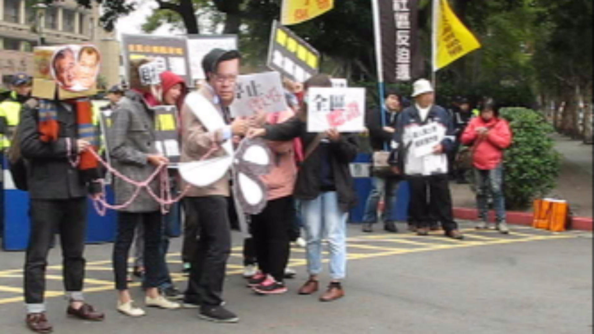 飞机场边的政治课